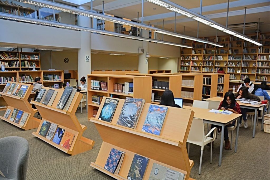 Salle de lecture de la Bibliothèque de Miraflores