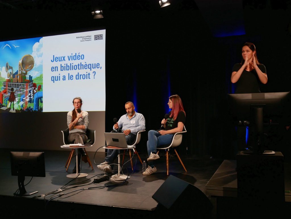 Photo de la table ronde Jeu(x) vidéo en bibliothèque : une gymnastique de la pratique