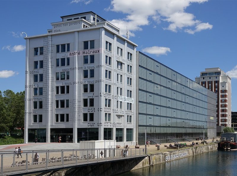 Façade de la Médiathèque André Malraux à Strasbourg