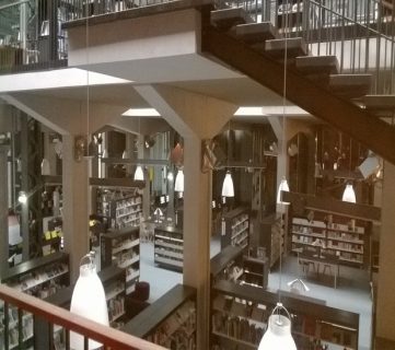 Photo des espaces de la bibliothèque François Mitterrand à Brest.