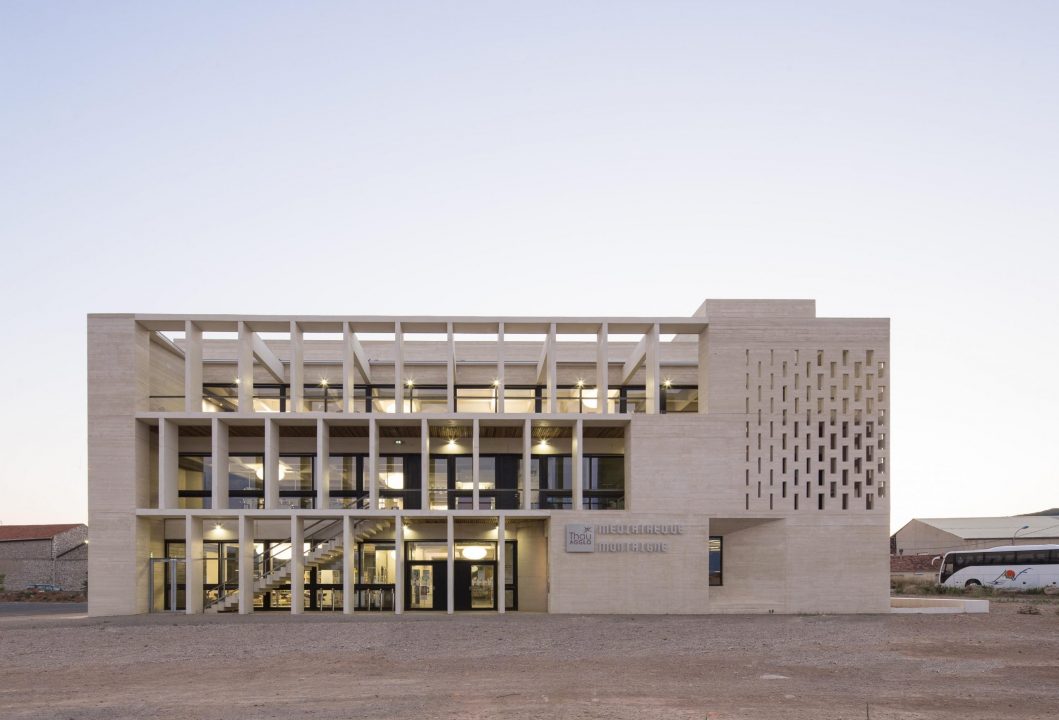 Photographie de la médiathèque Montaigne à  Frontignan