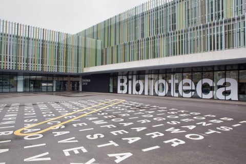 Vue extérieure de la Bibliothèque de Casteldefells