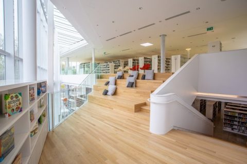 Photo de l'atrium de la bibliothèque de Pierrefonds de Montréal