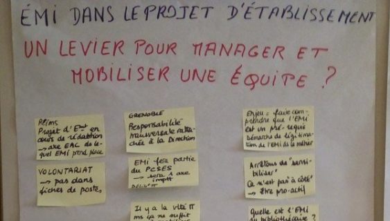 Photographie de post-it utilisés lors d'un atelier