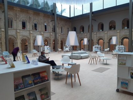 Photographie du patio intérieur des Franciscaines à Deauville