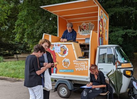 Photographie du véhicule piaggio de prêt hors les murs, baptisé Kraft